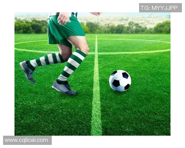 足球踢脚踝的风险与预防措施探讨如何保护运动员的安全与健康